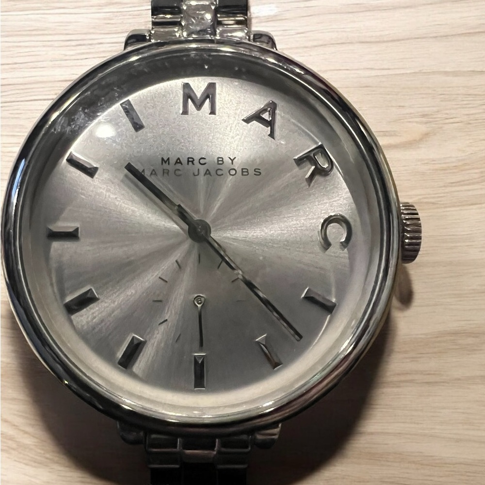 Marc Jacobs Women's Silver Dial Stainless Steel Quartz Watch - Picture 4 of 8